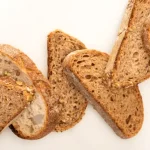 Care este tipul de pâine pe care ar trebui să îl eviți, conform nutriționiștilor. Ce să alegi în schimb pentru o alimentație mai sănătoasă