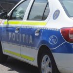Momente tensionate în Sectorul 4. Un bărbat s-a baricadat în casă cu familia și amenința că se va sinucide. A fost scos de mascați