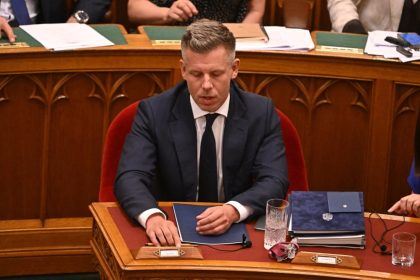 Parlamentul ungar a votat modificarea Constituției, pentru demiterea președintelui țării. Opoziția acuză o „autocrație”