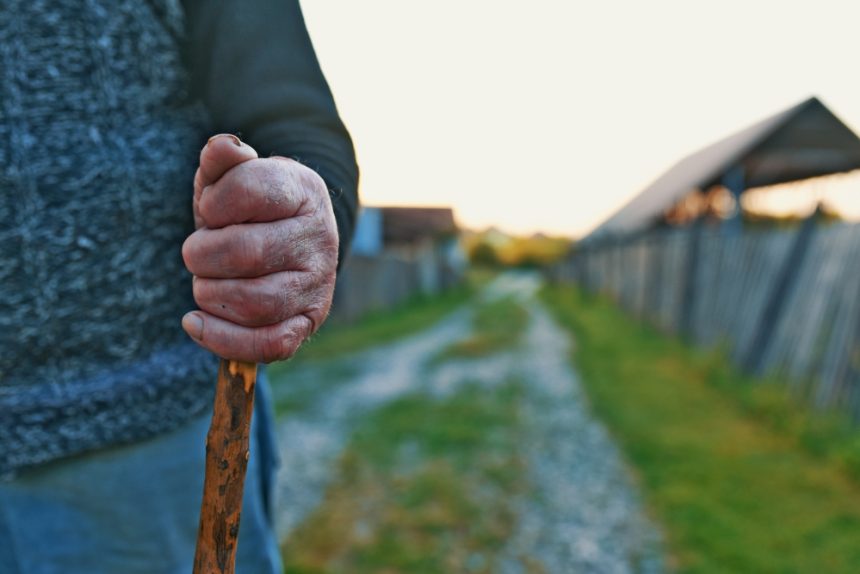 Satul românesc care se stinge: doar 20 de suflete mai trăiesc „Oamenii sunt pe cale de dispariție”. Povestea satului din România în care mai trăiesc astăzi doar 20 de suflete