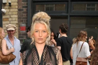 Lottie Moss, aproape dezbrăcată pe stradă! Le-a arătat posteriorul trecătorilor
