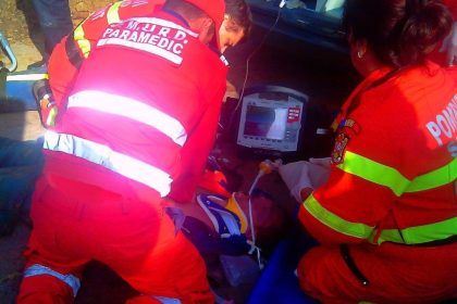Un bărbat a murit după ce o bucată de lemn i-a străpuns abdomenul, la o fabrică de prelucrare a lemnului