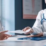 Ce analize și consultații sunt gratuite în 2026. Lista serviciilor medicale decontate inclusiv pentru persoanele neasigurate