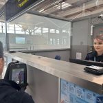 Sistemul de scanare facială a dat greș în România. O femeie din Marea Britanie a fost confundată cu sora sa geamănă
