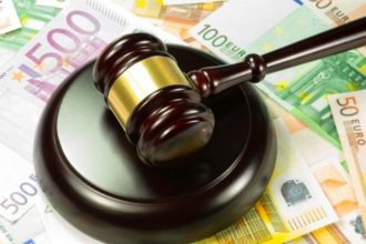 Un bărbat concediat abuziv a refuzat sumele compensatorii. A câștigat în instanță despăgubiri de trei ori mai mult