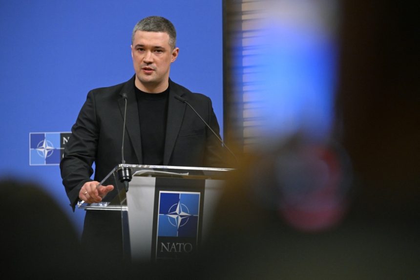 Fedorov: cum arhitectul campaniei de drone ucrainene a devenit o amenințare pentru Zelenski și a căzut Fedorov devenise „un pericol” pentru Zelenski. Căderea strategului din spatele războiului cu drone al Ucrainei (NYT)
