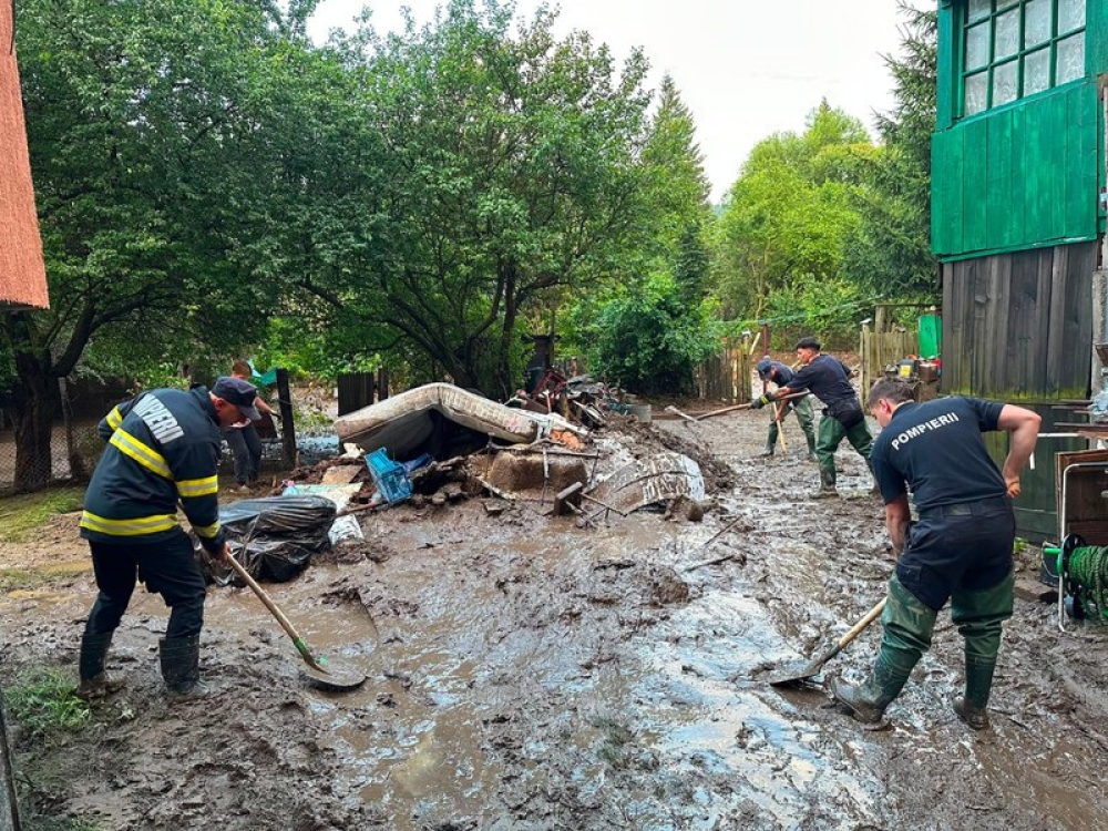 Furtunile au provocat pagube în cinci județe și în București. Cele mai mari probleme, în Prahova