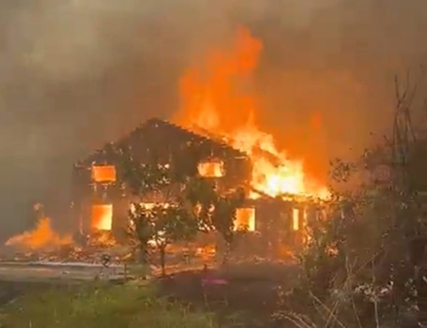 Gironde în alertă neagră - Incendii catastrofale forțează evacuarea a peste 140.000 de persoane și paralizează aeroportul din Bordeaux Franța: Gironde în „alertă neagră” din cauza incendiilor. Peste 140.000 de evacuați, iar aeroportul din Bordeaux a fost închis