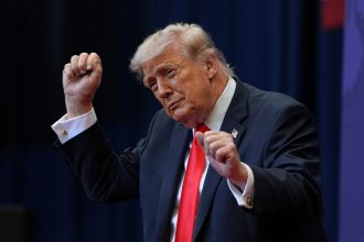 SUA: Ultimele 100 de zile până la alegerile de la mijloc de mandat, decisive pentru Trump. „Îi vom trage la răspundere pe infractori”