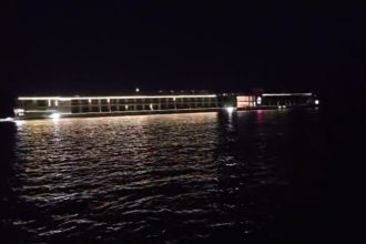 Alertă de gradul 0 pe Dunăre. Navă elvețiană cu 238 de persoane la bord, eșuată pe fluviu în Mehedinți
