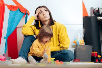 Ce ascunde fenomenul „tradwife”. Influencerițele care promovează viața de casnică își construiesc afaceri online