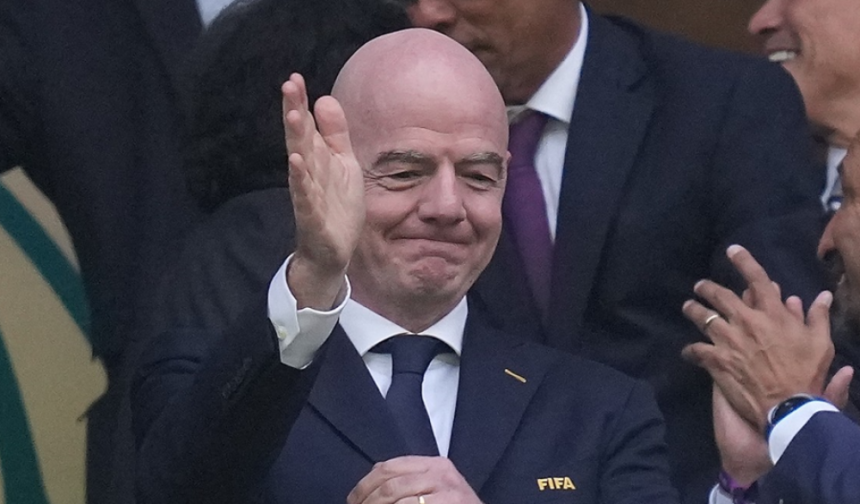 UEFA trece la atac: Gianni Infantino riscă procese care i-ar putea zdruncina cariera UEFA îl amenință pe Gianni Infantino cu acțiuni în justiție
