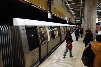 Ce se întâmplă cu metroul și trenurile CFR, în contextul crizei energetice. Radu Miruță: „Măsurile se analizează de la coada listei”