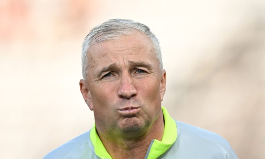 Șoc în SuperLigă: Dan Petrescu, la un pas de revenire - FCSB iese din ecuație Lovitură de teatru: Dan Petrescu e aproape de revenirea în SuperLigă, dar nu la FCSB!
