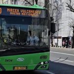 Amenzi pentru călătorii gălăgioși din STB. Cei care vorbesc pe difuzor sau ascultă muzică fără căști ar putea fi sancționați