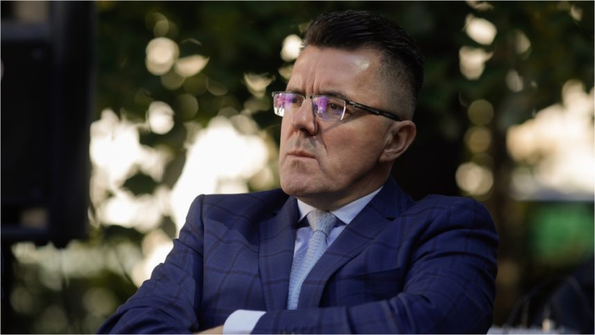 Dan Dungaciu avertizează: Eșecul negocierilor AUR forțează România către alegeri anticipate Dan Dungaciu: Discuțiile AUR cu partidele parlamentare au eșuat. Singura soluție pentru România sunt alegerile anticipate
