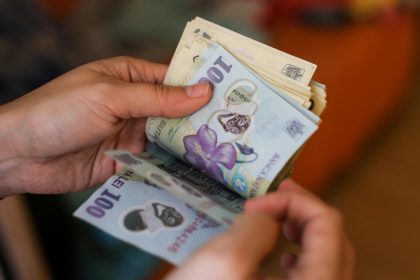 Trei ucraineni sunt anchetaţi în România pentru înşelăciune și fals prin „metoda BNR”.  Anchetatorii români i-au prins în flagrant