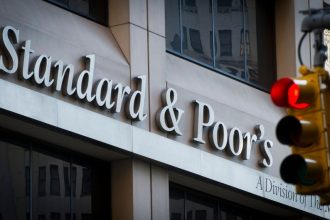 Cum au ajuns Fitch, Moody’s și S&P să dea „note” statelor. Povestea celor trei agenții