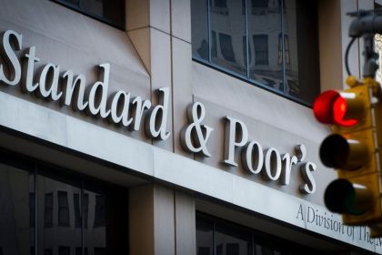 Cum au ajuns Fitch, Moody’s și S&P să dea „note” statelor. Povestea celor trei agenții