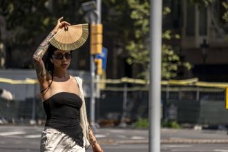 Un nou val de aer african va cuprinde țara. Meteorolog ANM: „Marți atingem apogeul”. Cum va fi vremea în următoarele zile