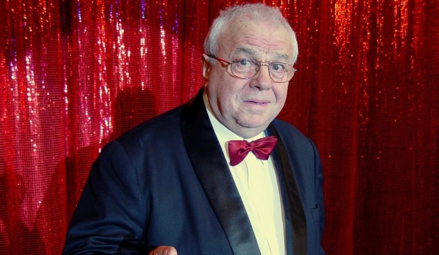 Vila lui Alexandru Arșinel din 2 Mai rămâne în familie, dar la poartă se vinde o surpriză care stârnește curiozitatea Vila lui Alexandru Arșinel de la 2 Mai, păstrată de familie. Ce se vinde chiar la intrarea în curte