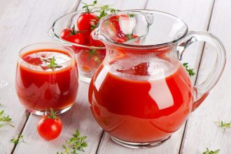 Suc de roșii pentru iarnă, ca la bunica acasă. Rețeta simplă care iese perfect de fiecare dată