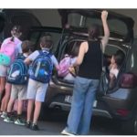 10 copii înghesuiți într-o mașină după afterschool. Explicații incredibile: „Au dorit să încerce și mersul în portbagaj”