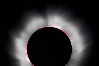Trei dintre cele mai înfricoșătoare eclipse solare din istorie. Haosul care a izbucnit după întunecarea cerului și fenomenul care a oprit un război