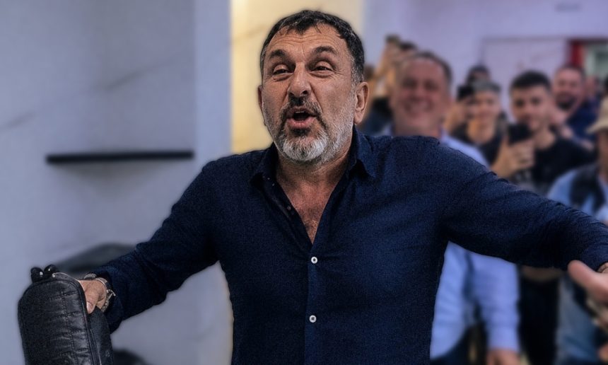 Haos în vestiar: patronul a aruncat o geantă cu bani în fața jucătorilor - scandalul care zguduie echipa Nebunie în vestiar! Patronul a intrat cu o gentă de bani și a trântit-o în fața jucătorilor. Ce a urmat