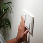 Românii pot face bani din reducerea voluntară a consumului de energie. Cum funcționează noul sistem aprobat de ANRE
