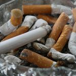 Țigările și vape-urile ar putea costa mai mult: noile taxe negociate de UE și impactul pentru România
