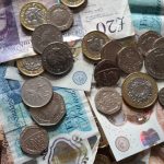 Banii cash, măsura de siguranță a Europei. Ce sumă ar trebui să ai mereu la îndemână