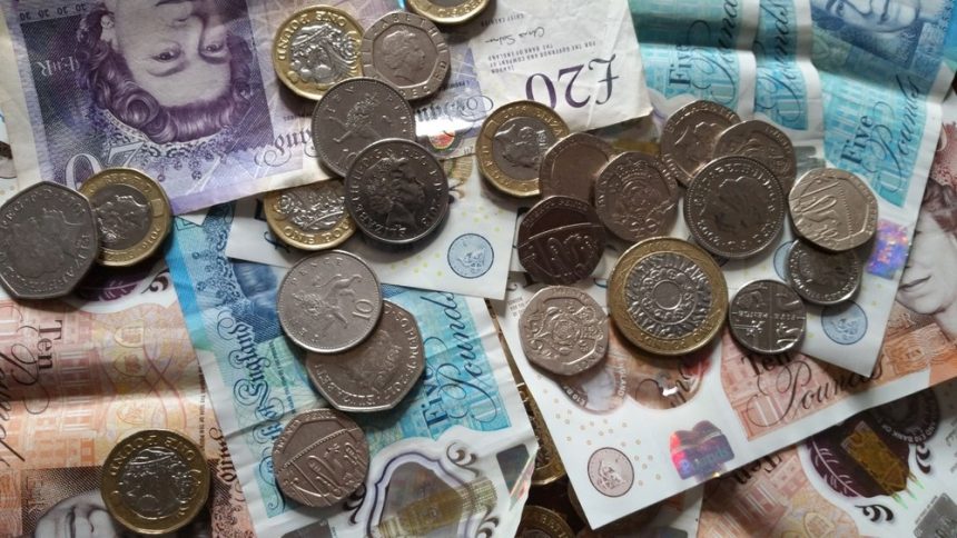 Nu pleca de acasă fără asta: suma de cash pe care fiecare european ar trebui să o aibă Banii cash, măsura de siguranță a Europei. Ce sumă ar trebui să ai mereu la îndemână