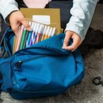 Cât costă pregătirea unui copil pentru școală. Unii părinți renunță la rechizitele cu personaje