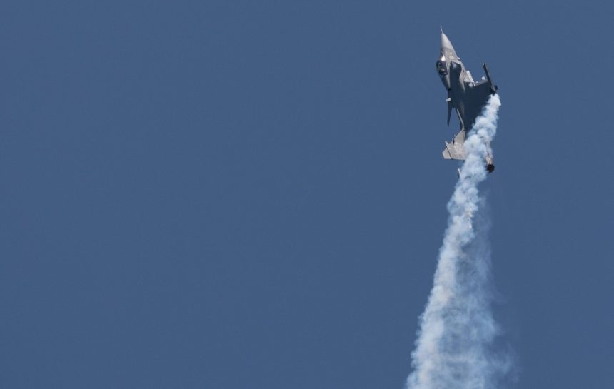 Alertă în centrul Ungariei: un avion de vânătoare al armatei s-a prăbușit, anunță premierul Peter Magyar Un avion de vânătoare al armatei maghiare s-a prăbușit în centrul Ungariei. Anunțul premierului Peter Magyar
