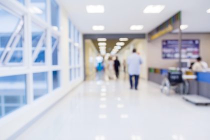 Trei arestări după un scandal la Maternitatea Braşov. Totul ar fi pornit de la o pacientă care i-a cerut colegei de salon să se spele