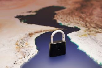 Războiul cu Iranul și blocarea Strâmtorii Ormuz zdruncină OPEC+: alianța pierde influența asupra pieței petrolului
