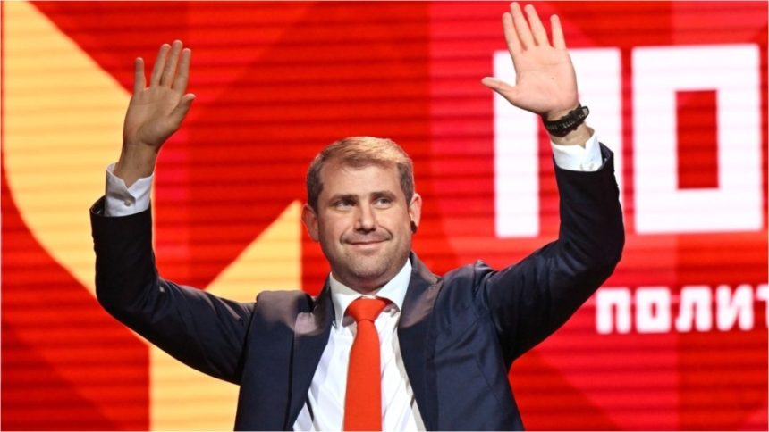 Cum un escroc de talie mondială a devenit regele cripto al Kremlinului: schema financiară care a salvat Rusia și l-a făcut indispensabil pentru Putin Regele cripto al Kremlinului și schema financiară cu care a salvat Rusia. Cum a ajuns un escroc de talie mondială crucial pentru Putin