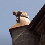 Cine este copilul de pe Biserica Neagră din Brașov. Legenda micii statui