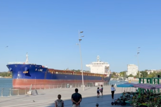 Accident naval în Portul Tulcea: un vapor scăpat de sub control a scufundat două bărci și a lovit alte cinci, plus două pontoane