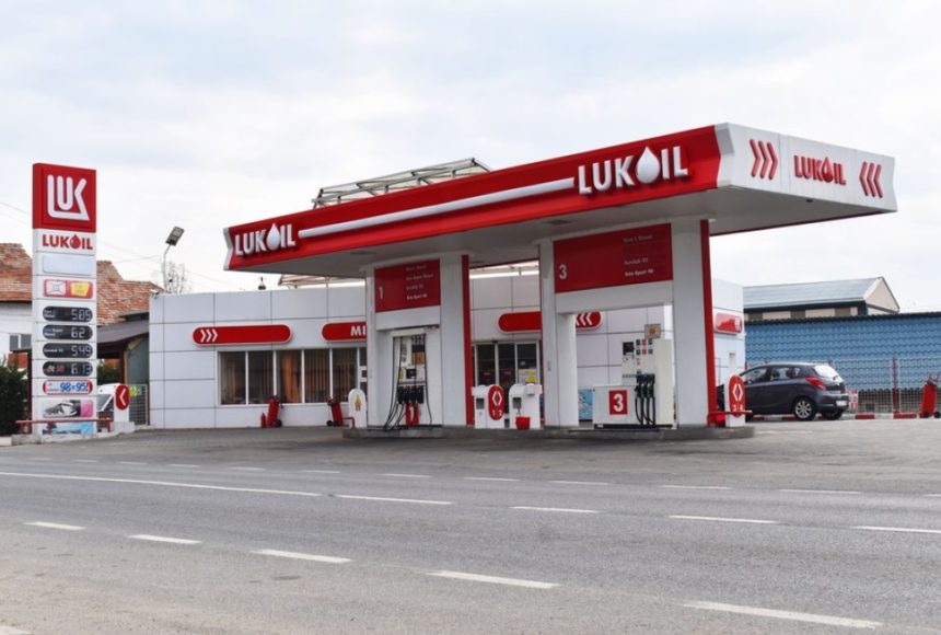 Promisiune trădată la pompă: reducerea accizei a adus doar 17 bani în loc de 85 - șoferii pierd 68 de bani Motorina s-a ieftinit cu doar 17 bani după reducerea accizei. Șoferii ar fi trebuit să plătească cu 85 de bani mai puțin