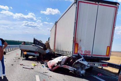 Trei persoane au murit şi două au fost rănite într-un accident grav pe Drumul Expres Craiova