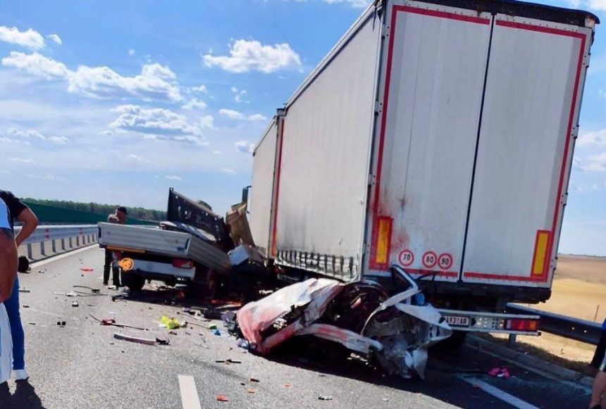 Trei persoane au murit şi două au fost rănite într-un accident grav pe Drumul Expres Craiova