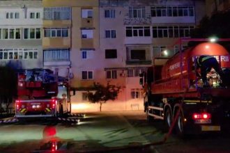 Incendiu în orașul Balș. 52 de persoane au fost evacuate. Primar: „Vom evalua situația fiecărei familii afectate”