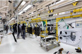 Lovitură uriașă pentru un gigant auto: 100.000 de angajați vor fi concediați. Care este motivul