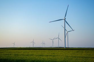 Cât de bine este plătit un tehnician pe turbine eoliene? Detalii neștiute despre o meserie la înălțime