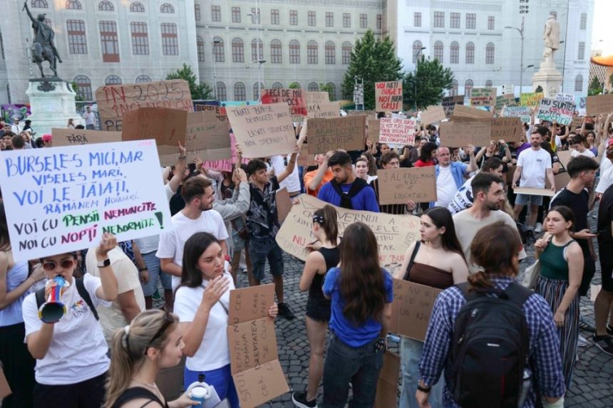 Pachetul săptămânal care ține studentul pe picioare: cât costă viața de student în România în 2026 și cum te descurci financiar „Îi trimiteam pachet săptămânal”. Cât costă să fii student în România în 2026 și cum faci față costurilor