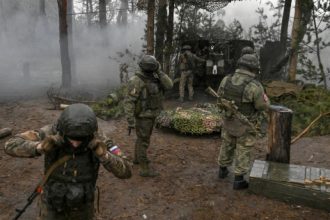„Complet încercuiți”. Rușii suferă o înfrângere majoră în Donbas, unde au pierdut 240 km pătrați de teren și au fost înconjurați