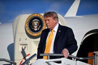 Trump minimalizează dezvăluirile despre oligarhul rus care a plătit petrecerile fiului său. „Nu este un mare lucru”