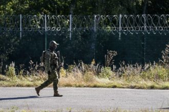 Macron strânge aliați pentru extinderea protecției nucleare franceze. România încă ezită